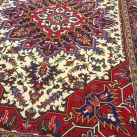 یک جفت فرش اطراف هریس