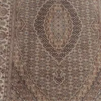 تعدادی فرش ماشینی کناره زرو نیم در ابعاد مختلف