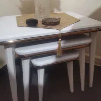 میز و سه عدد عسلی سفید و طلایی