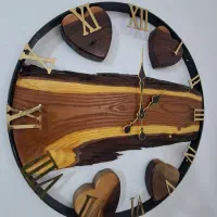 ساعت چوبی و شیرینی خوری چوبی