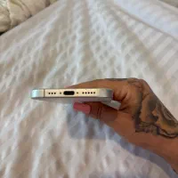 ایفون ۱۶ معمولی ۱۲۸ سفید|موبایل|اصفهان, سعادتآباد|دیوار