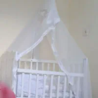 تخت کنار مادر