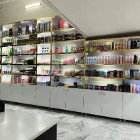 فروشنده لوازم آرایشی و بهداشتی