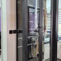 کمد شیشه ای