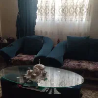 مبل و عسلی و یک هواپز