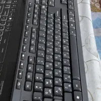 کیبورد،موس،عینک‌آفتابی