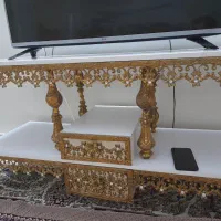 میز برنجی تلویزیون