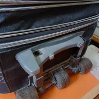 تعدادی ساک مسافرتی|کیف، کفش، کمربند|قم, چهار مردان|دیوار