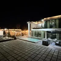 عمارت لاکچری هاکان|اجارهٔ کوتاه‌مدت ویلا و باغ|چهارباغ, |دیوار