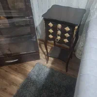 یک عدد میز تلفن