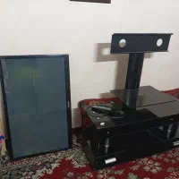 تلویزیون سامسونگ همراه با میز تلویزیون