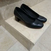 دو عدد کفش زنونه در حد نو