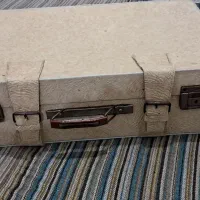 چمدان قدیمی انتیک  مخصوص دکور اتلیه یا کلکسیون|کلکسیون اشیاء عتیقه|اراک, |دیوار