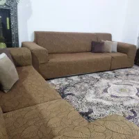 مبل هفت نفرزیرش کرم رنگ این که روش هست روکش هستش