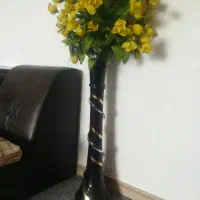 گل مصنوعی وگلدان شیشه ای