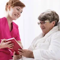 پرستار سالمند  خانم