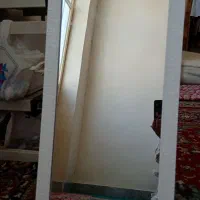 آینه شیک و تمیز بدون استفاده