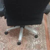 صندلی چرخدار ومیز کامپیوتر