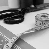 خیاط بیرون بر و نیرو داخل کارگاه