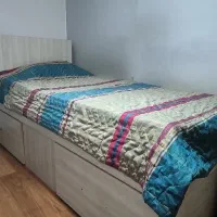 میز و تخت خواب یک نفره نوجوان|تخت و سرویس خواب|رشت, گلزاران|دیوار