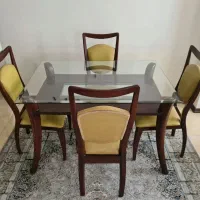میز ناهارخوری ۴ نفره چوب راش با صفحه شیشه‌ای