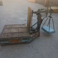 باسکول قدیمی چوبی