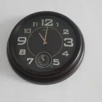 یک عدد ساعت دیواری ویک عدد تابلو در حد نو