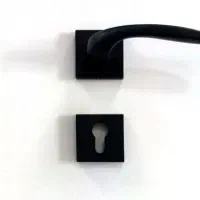 پخش عمده و خرده  یراق آلات درب عای ضد سرقت و اتاقی|مصالح و تجهیزات ساختمان|سلماس, |دیوار