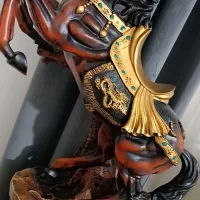 اسب ومیز|مجسمه، تندیس، ماکت|میانه, |دیوار