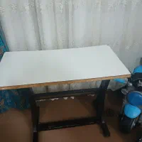 میز تحریر سالم