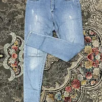 تعدادی شلوار لی دخترانه