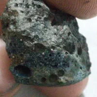 شهاب سنگ الماسی قیمتی با دانه های طلا