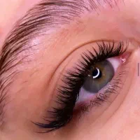 انجام کلیه خدمات کاشت مژه اصلاح ابرو انجام میشود