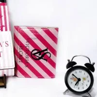 کیف پول صورتی گمشده