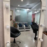 فروش آینه و کنسول ارایشگاهی دوعدد و آینه چراغدار|آرایشگاه و سالنهای زیبایی|ساری, |دیوار