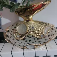 گلدان طلایی