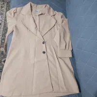 تعدادی مانتو وعبا و ساحلی زنانه و کفش