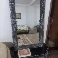 آیینه ومیز زیرش درحد نو