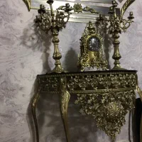میز برنز و شمعدان و ‌ساعت برنز
