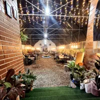 کافه گلخانه استوایی هانی