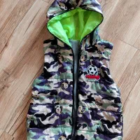 تعدادی لباس بچگانه|کفش و لباس بچه|میانه, |دیوار