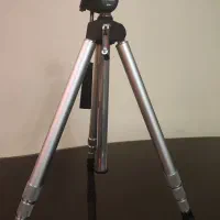 سه پایه  نگهدارنده  دوربین
