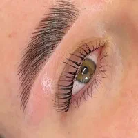 خدمات لیفت مژه و ابرو فقط با هزینه مواد