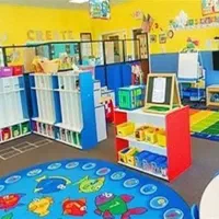 مربی و نیروی خدمات مهد