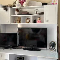 میز تحریر و کتابخانه