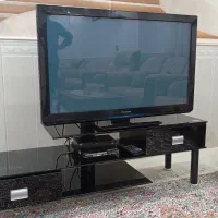 تلویزیون و میز تلویزیون