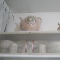 یک کلمن ویک قوری سفالی تمیز