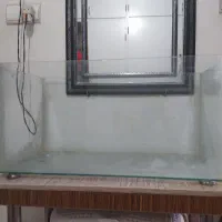 آکواریوم با یکسری لوازم