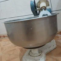 تنور. خمیرگیر. نان پهن کن .و۲میزکار|ماشین‌آلات صنعتی|بروجرد, |دیوار