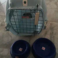 باکس گربه با دو ظرف آب و غذا